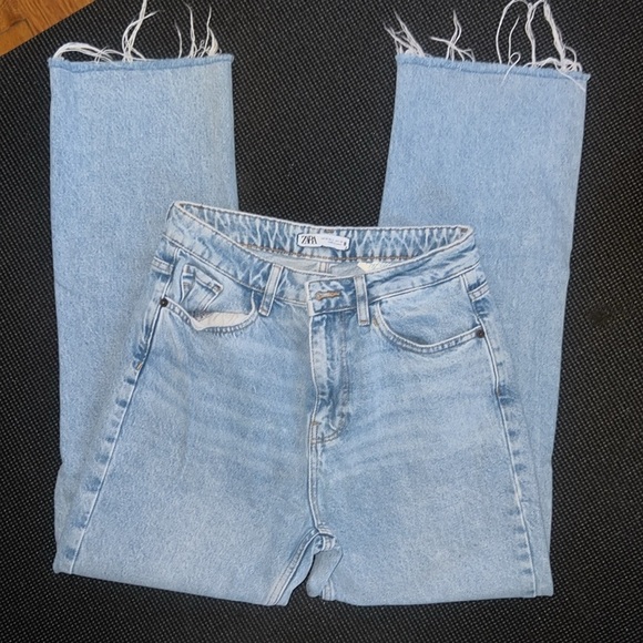 Zara High Rise Seamless Hem Straight Jeans Size 6 - Picture 5 of 6